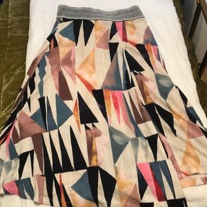 Beautiful multi colored midi-skirt